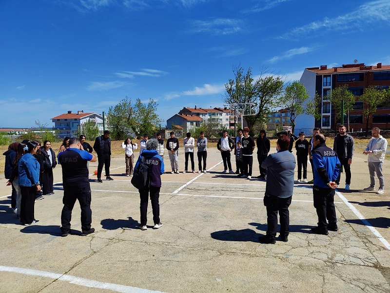 Hayrabolu İlçemizde Bulunan Okullarda Afet Farkındalık Eğitimlerine Başlandı